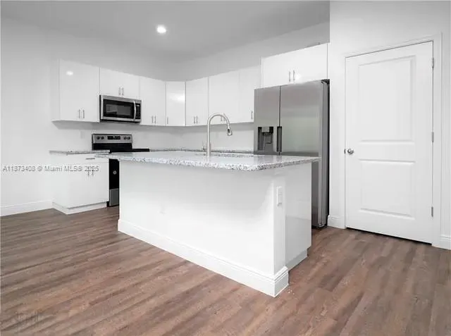 8007 VEGA CT