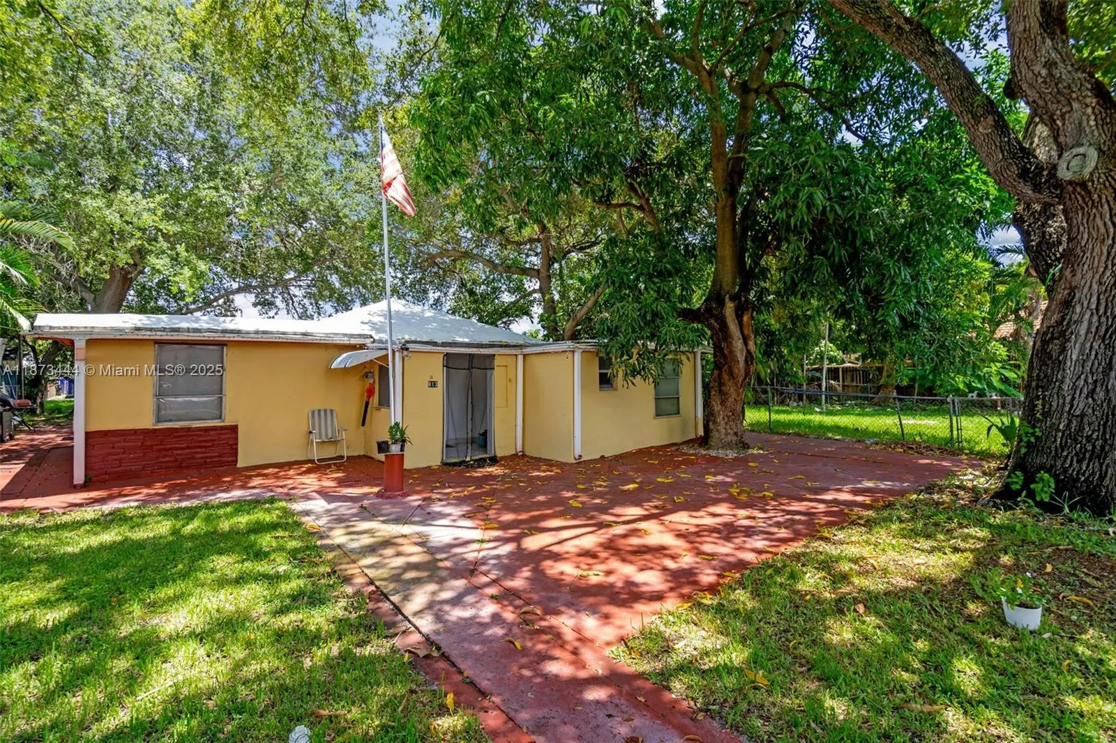 811 NW 24th Ct