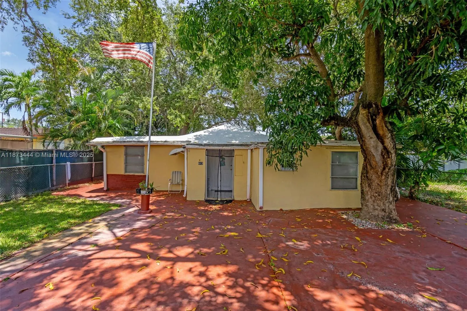 811 NW 24th Ct