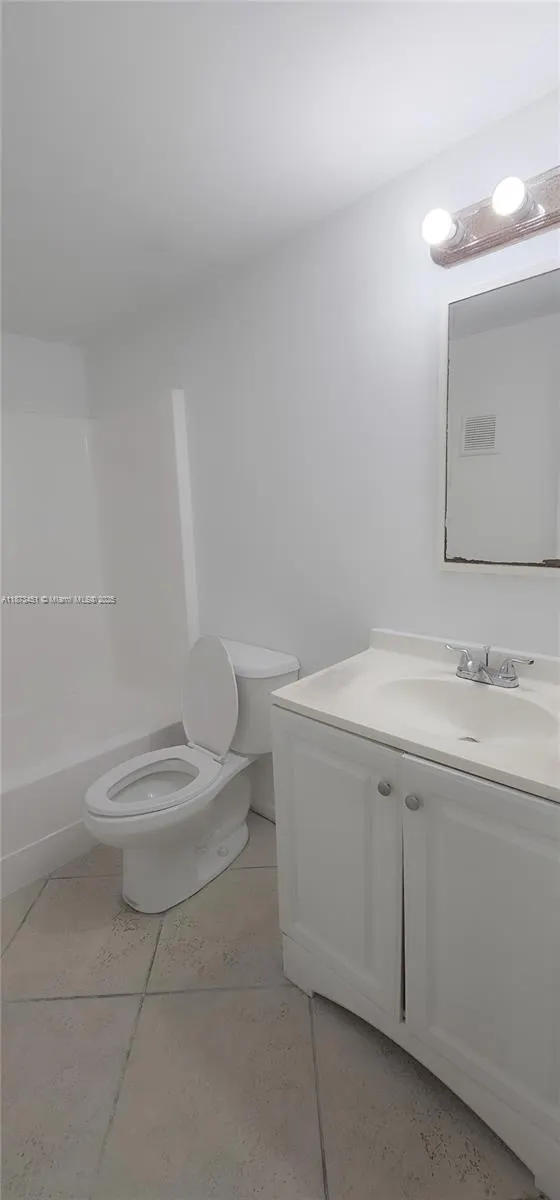 304 NW 30th Ct, #102