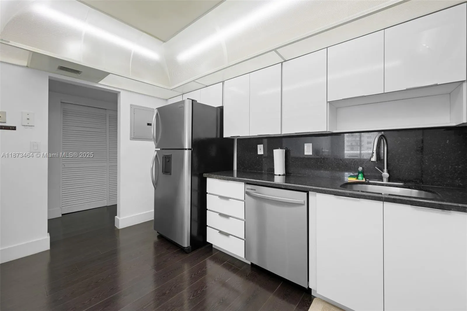 19380 Collins Ave, #1414