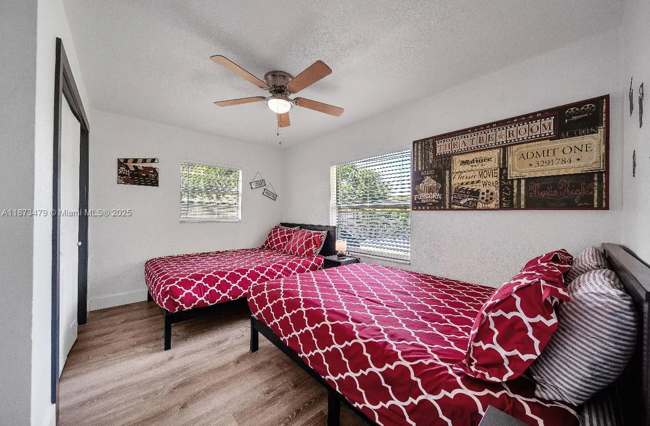 521 W Evanston Cir