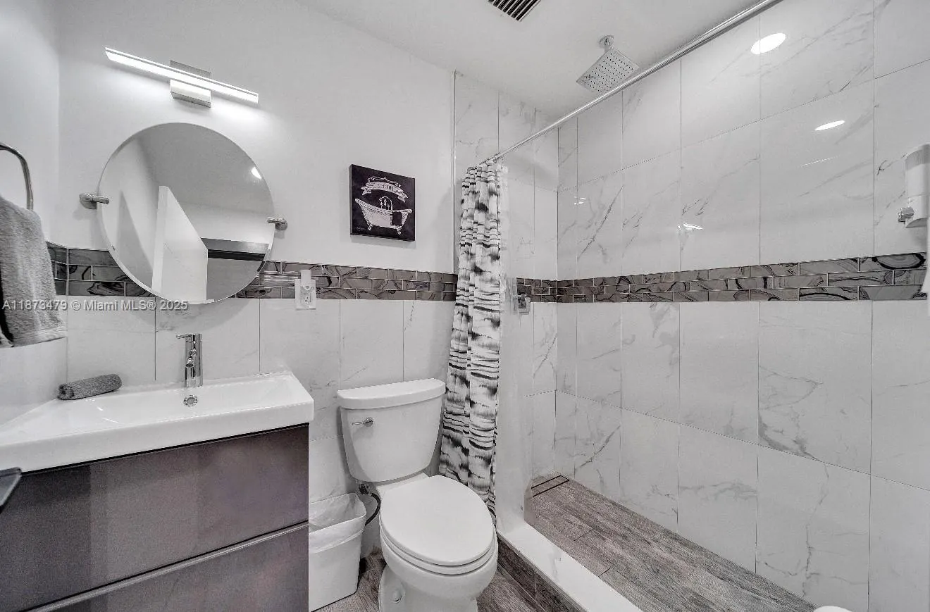 521 W Evanston Cir