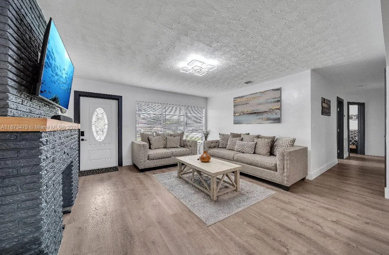 521 W Evanston Cir