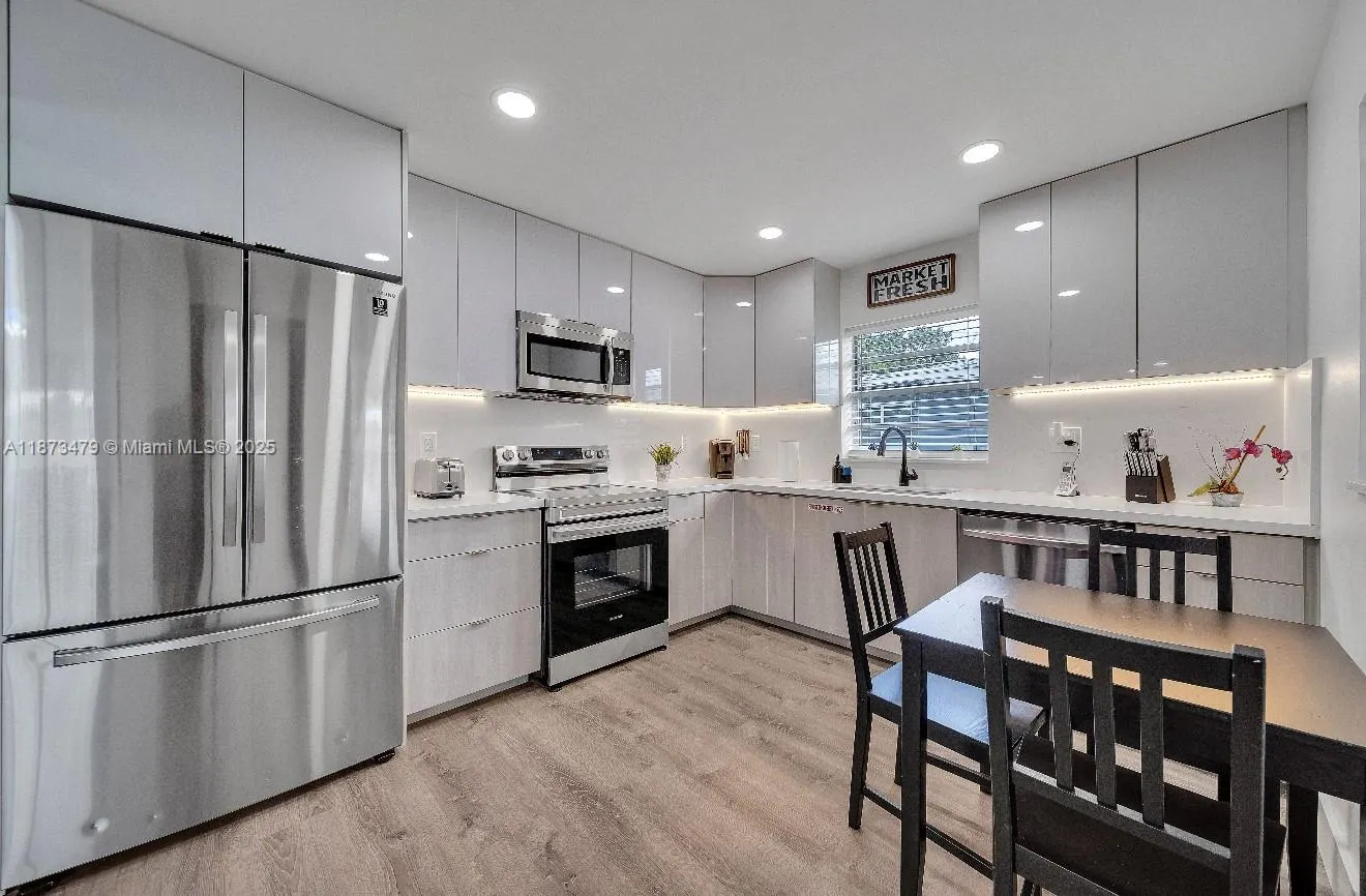 521 W Evanston Cir