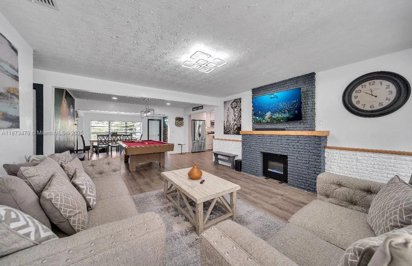 521 W Evanston Cir