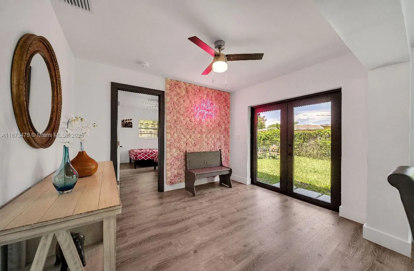 521 W Evanston Cir