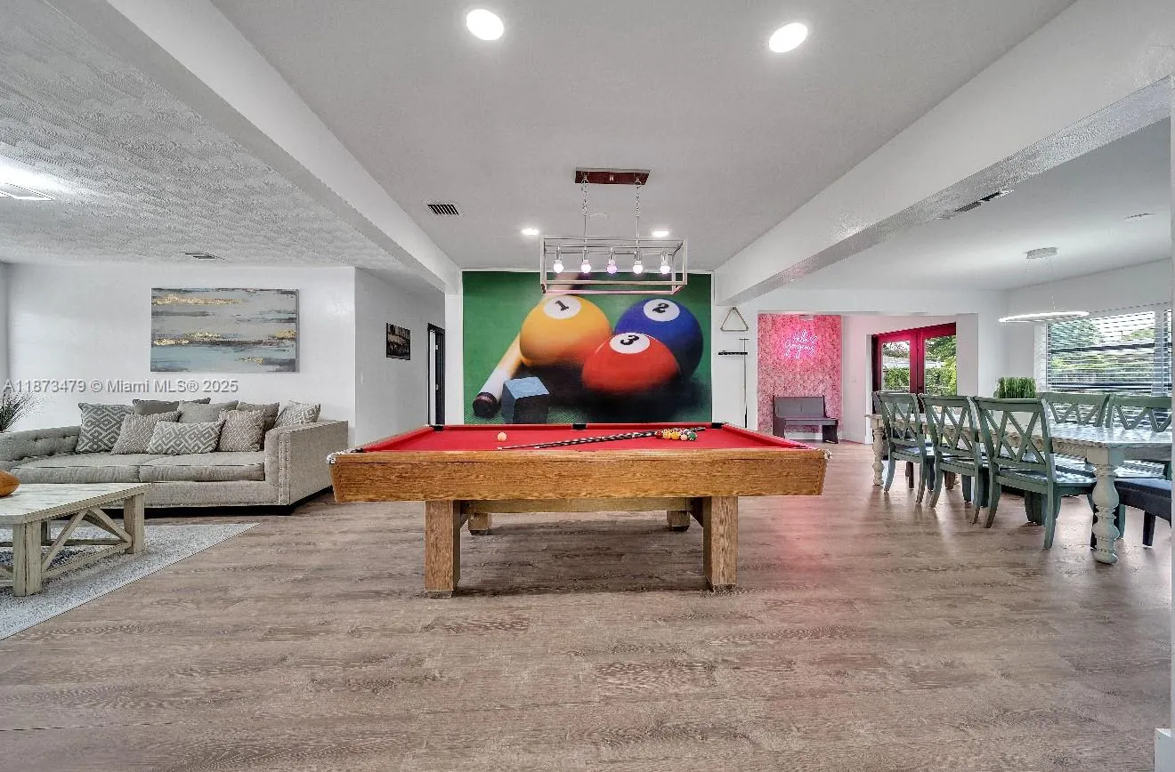 521 W Evanston Cir