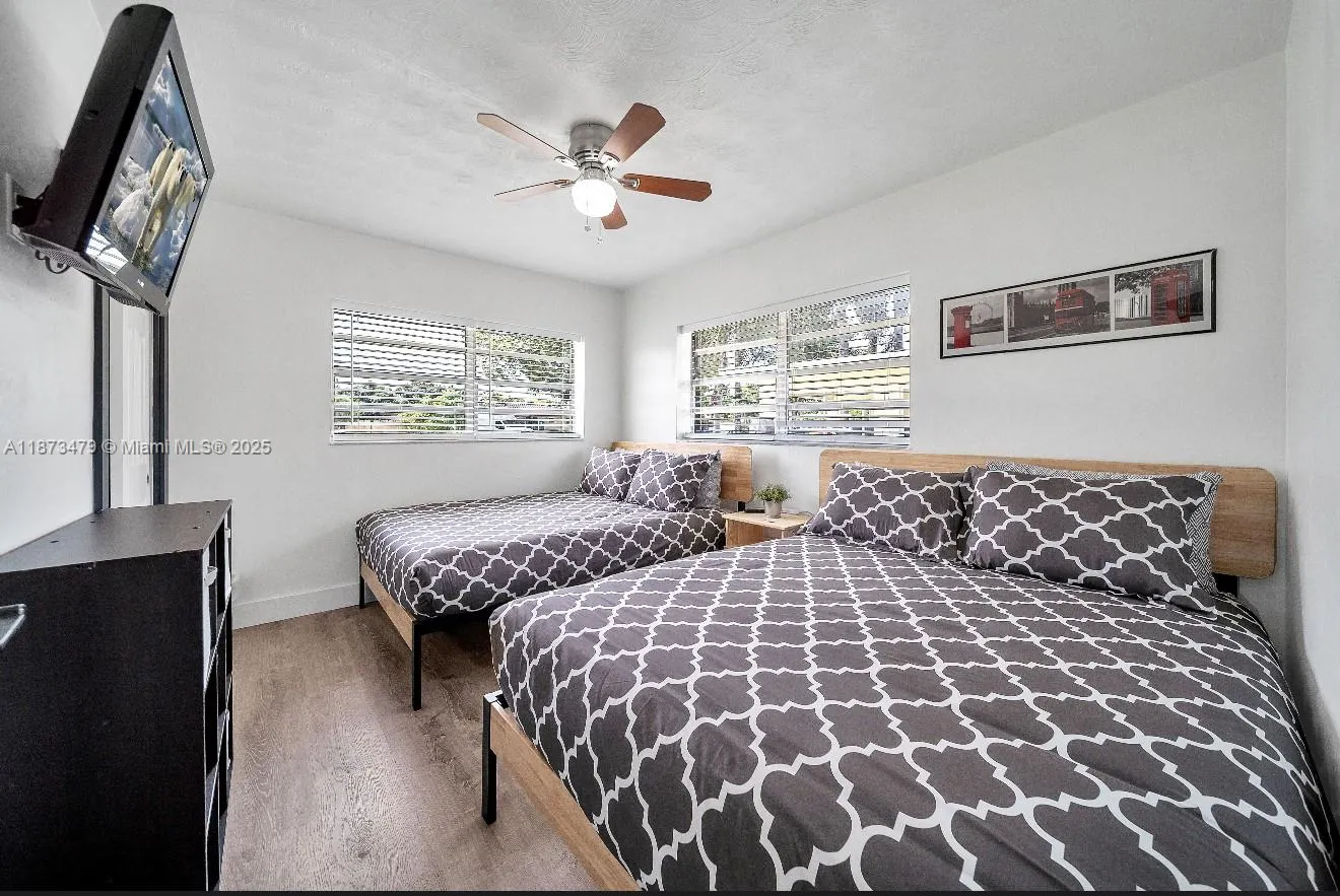 521 W Evanston Cir