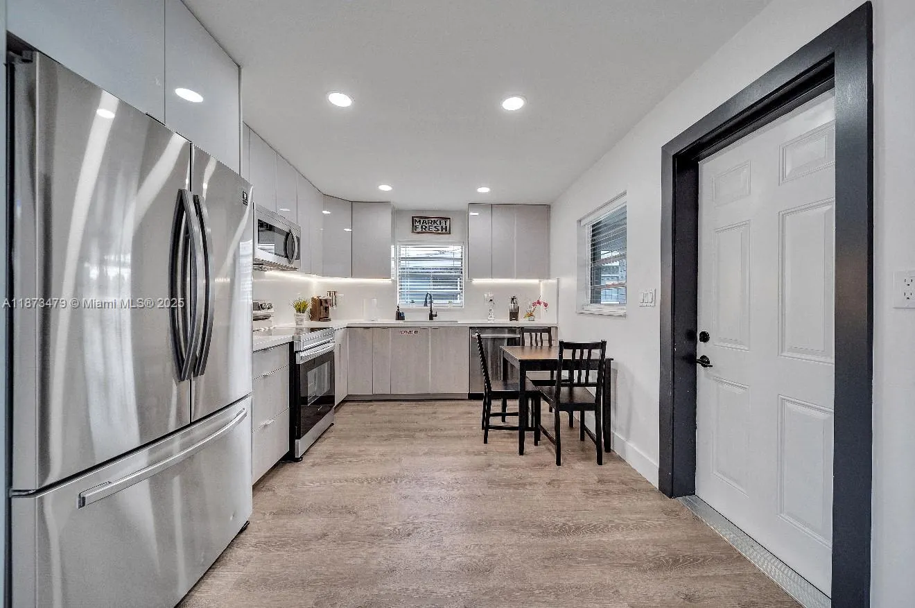 521 W Evanston Cir