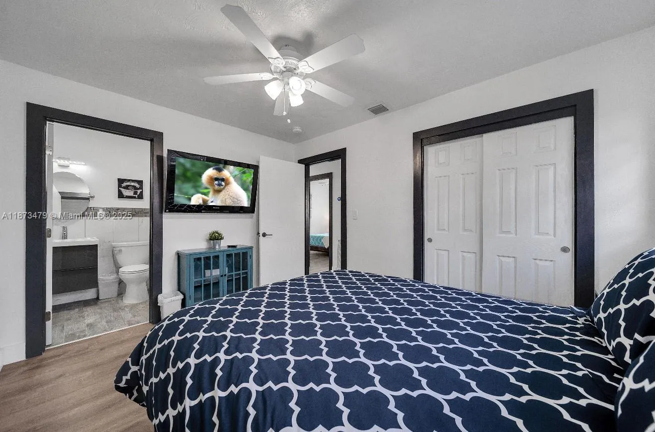 521 W Evanston Cir