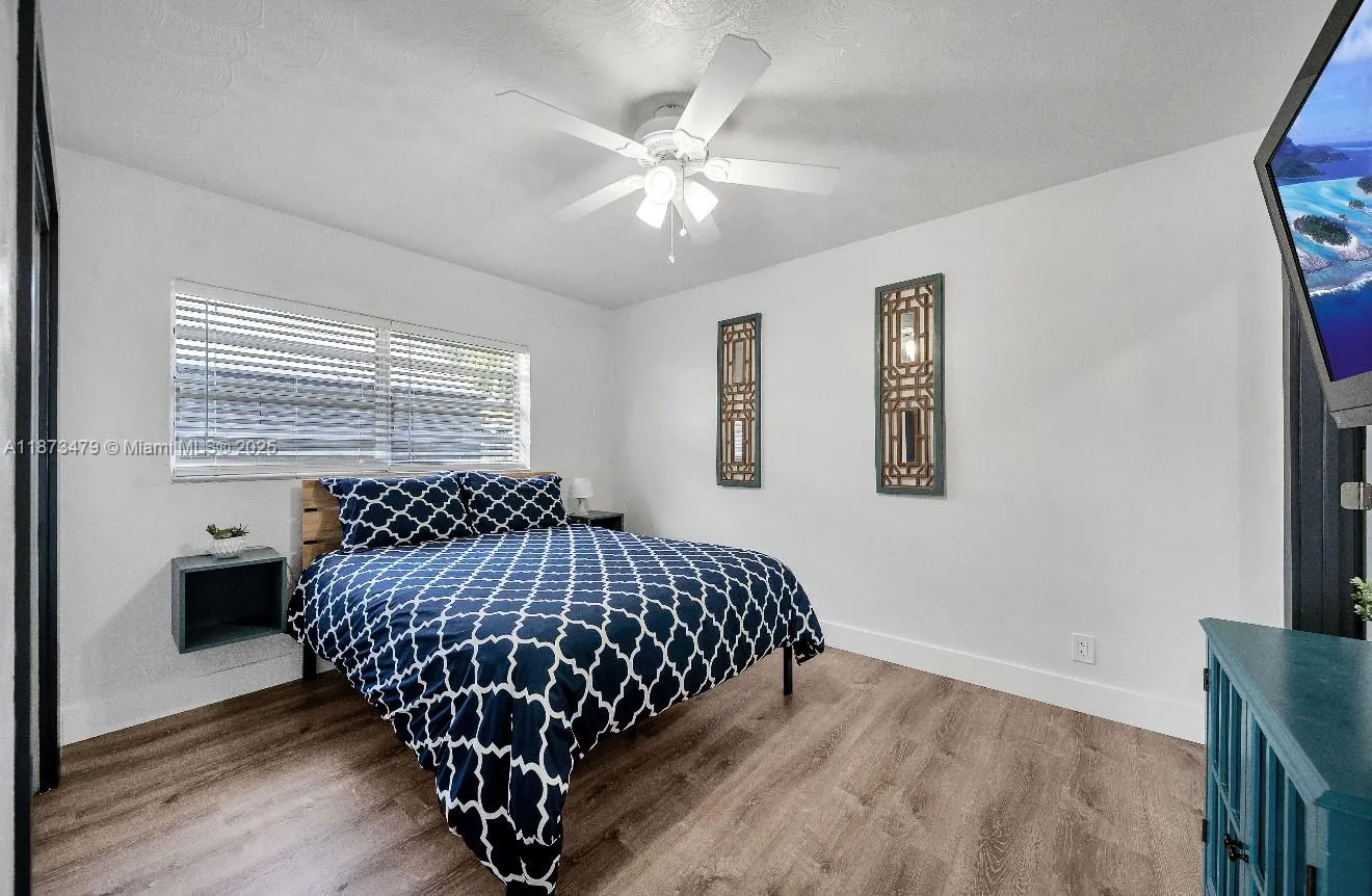 521 W Evanston Cir