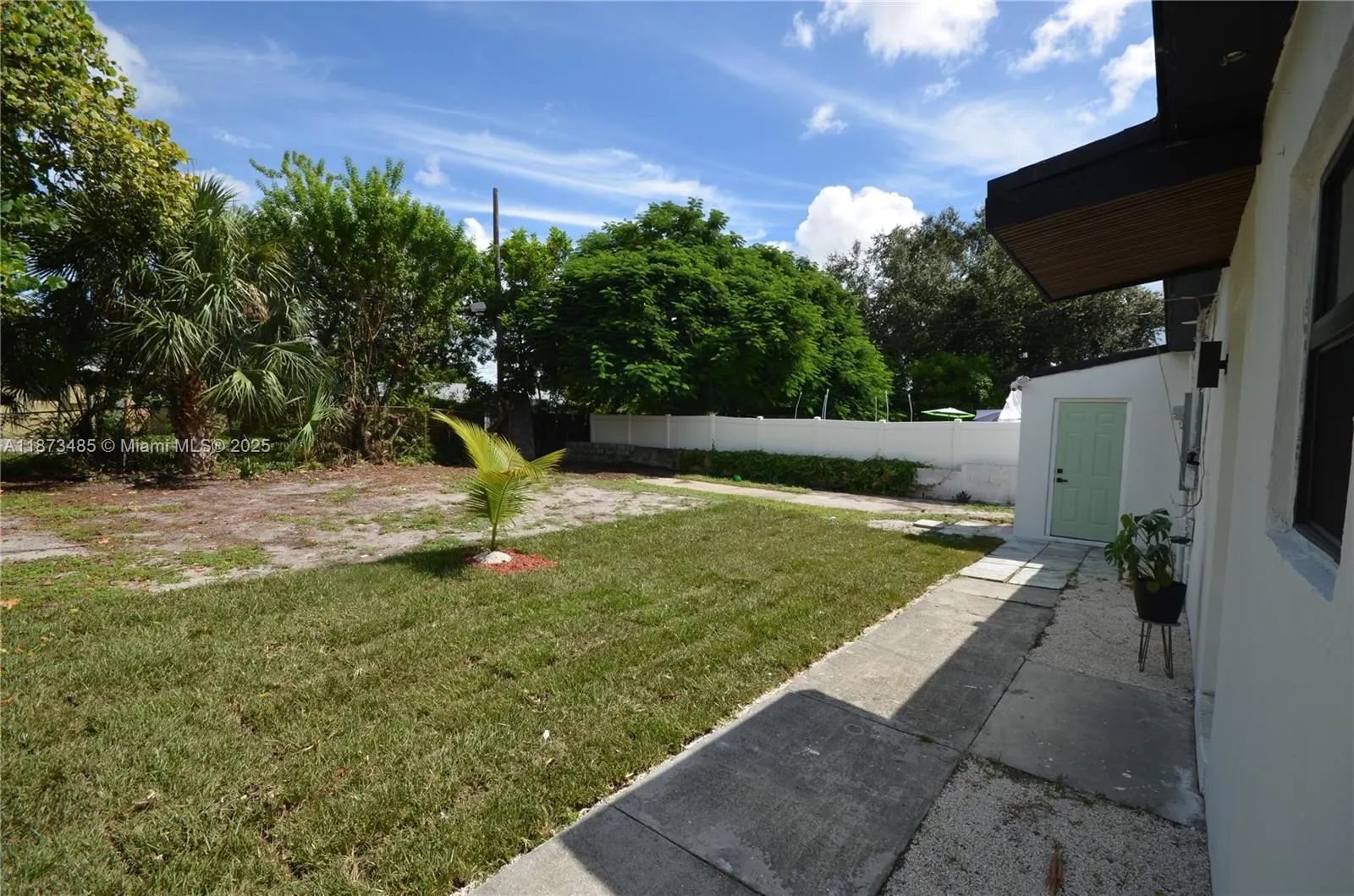 1613 NW 12th St