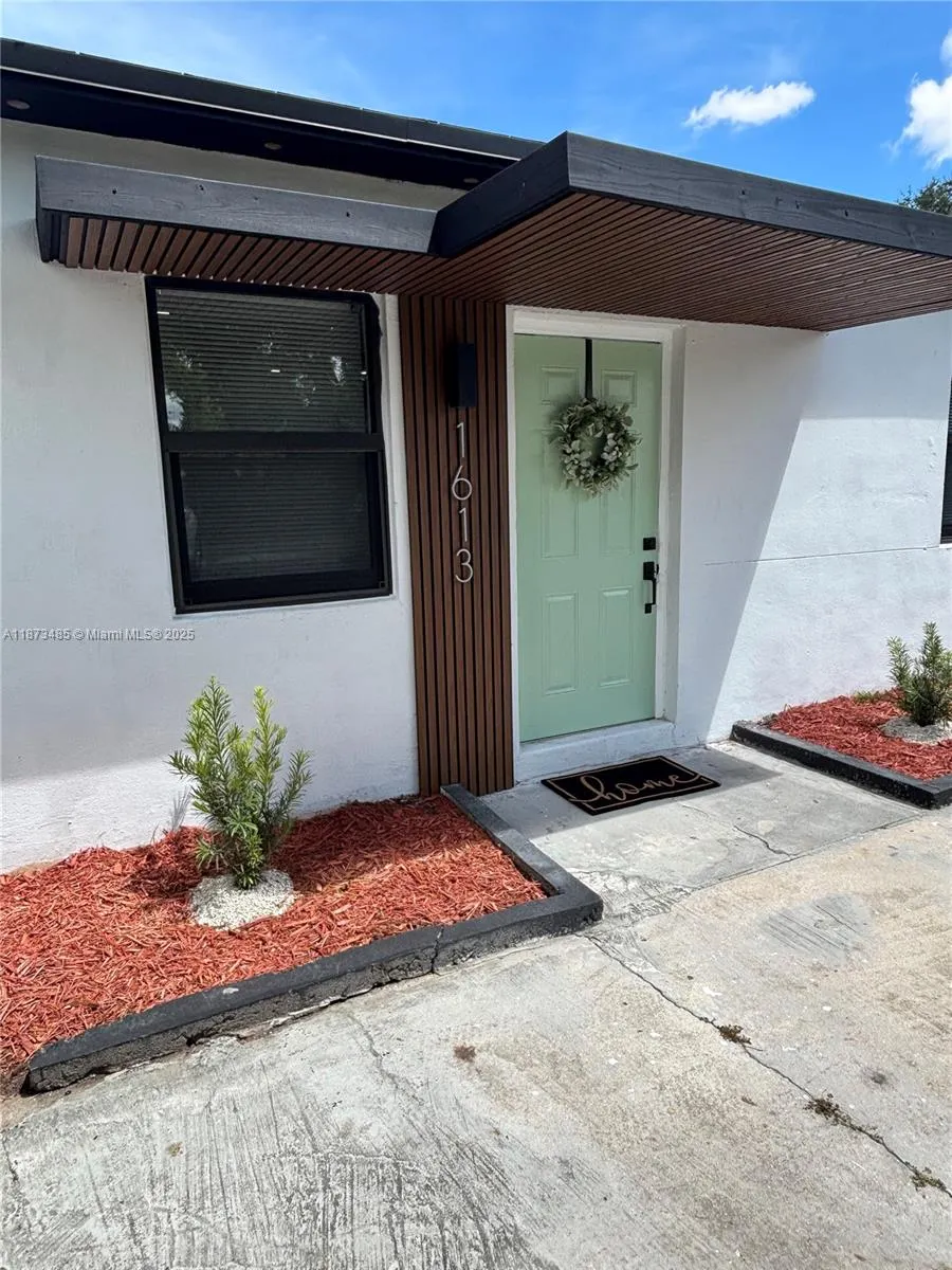 1613 NW 12th St