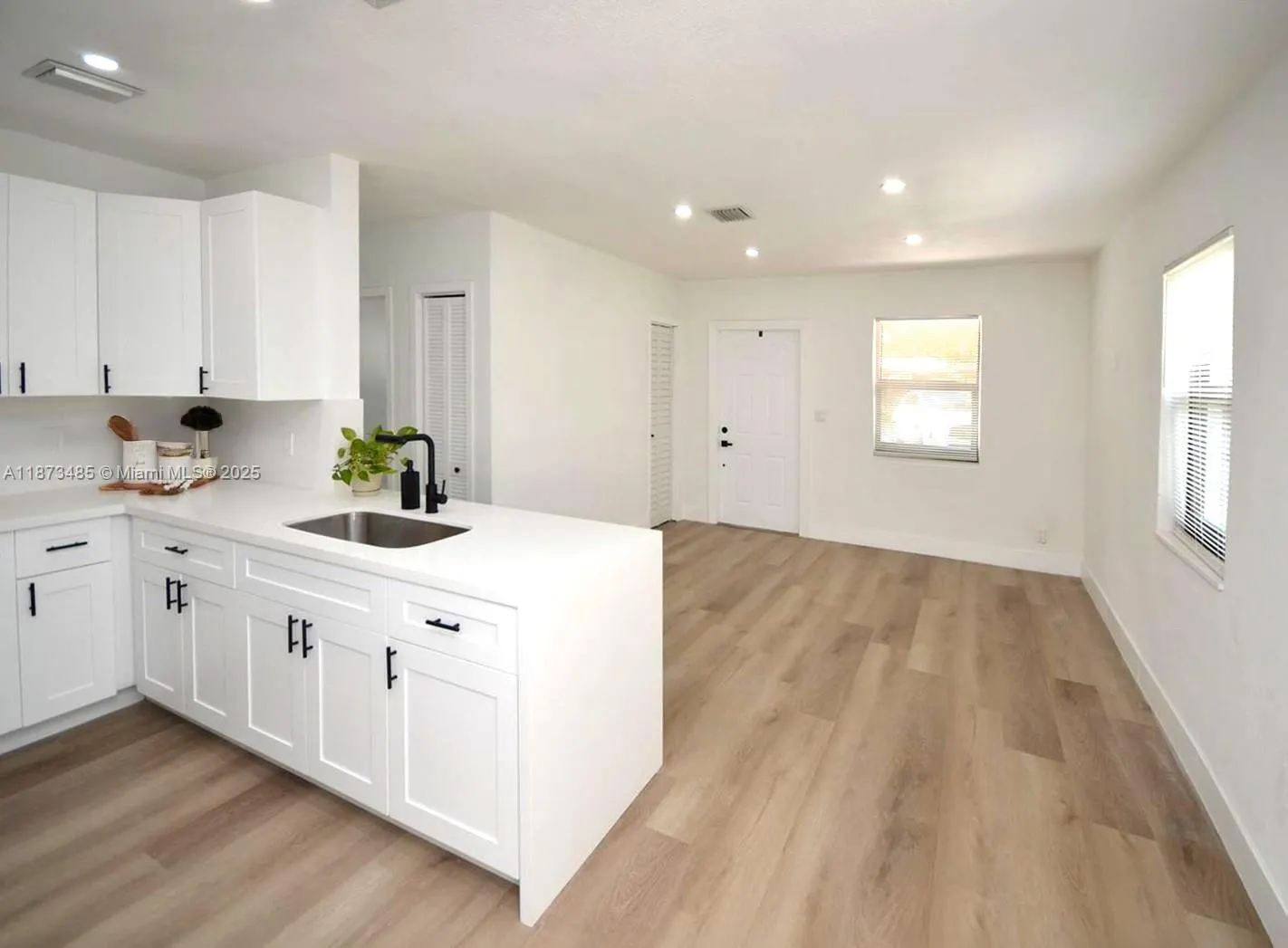 1613 NW 12th St