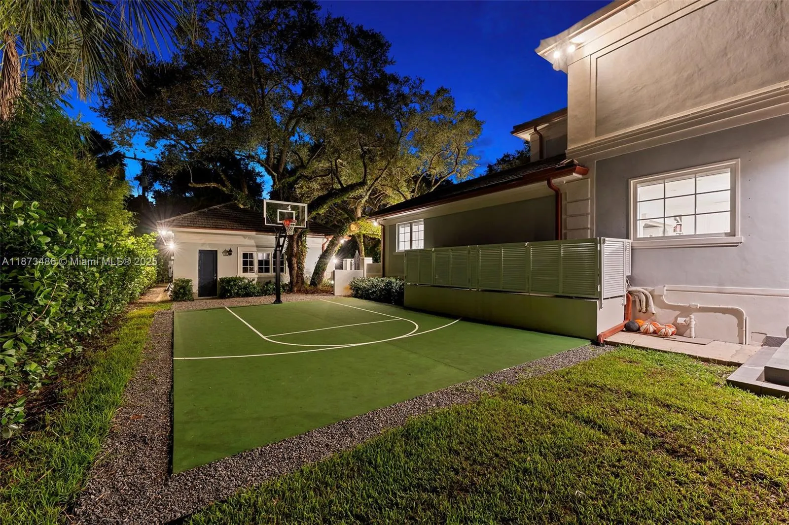 5400 Banyan Trl