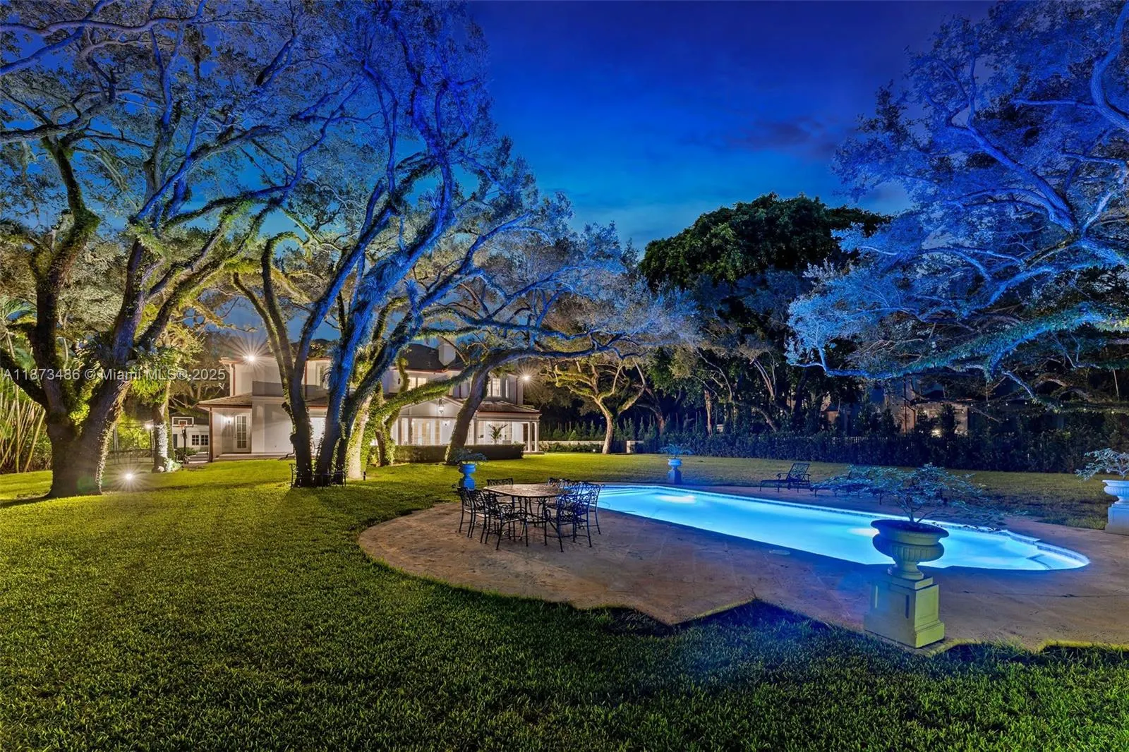 5400 Banyan Trl