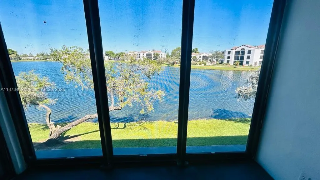 208 Lake Pointe Dr, #205
