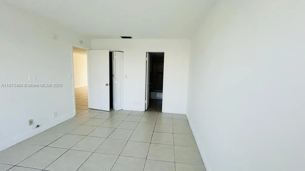 208 Lake Pointe Dr, #205