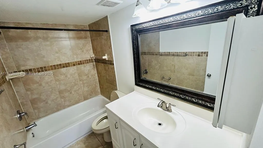 208 Lake Pointe Dr, #205