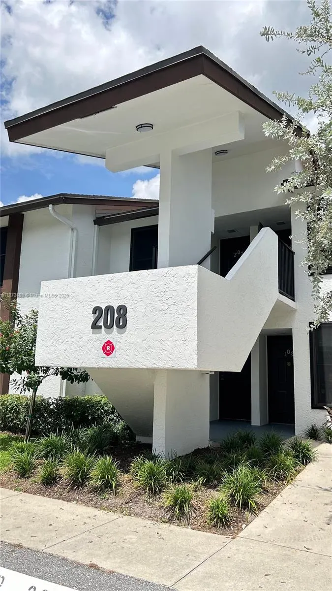208 Lake Pointe Dr, #205