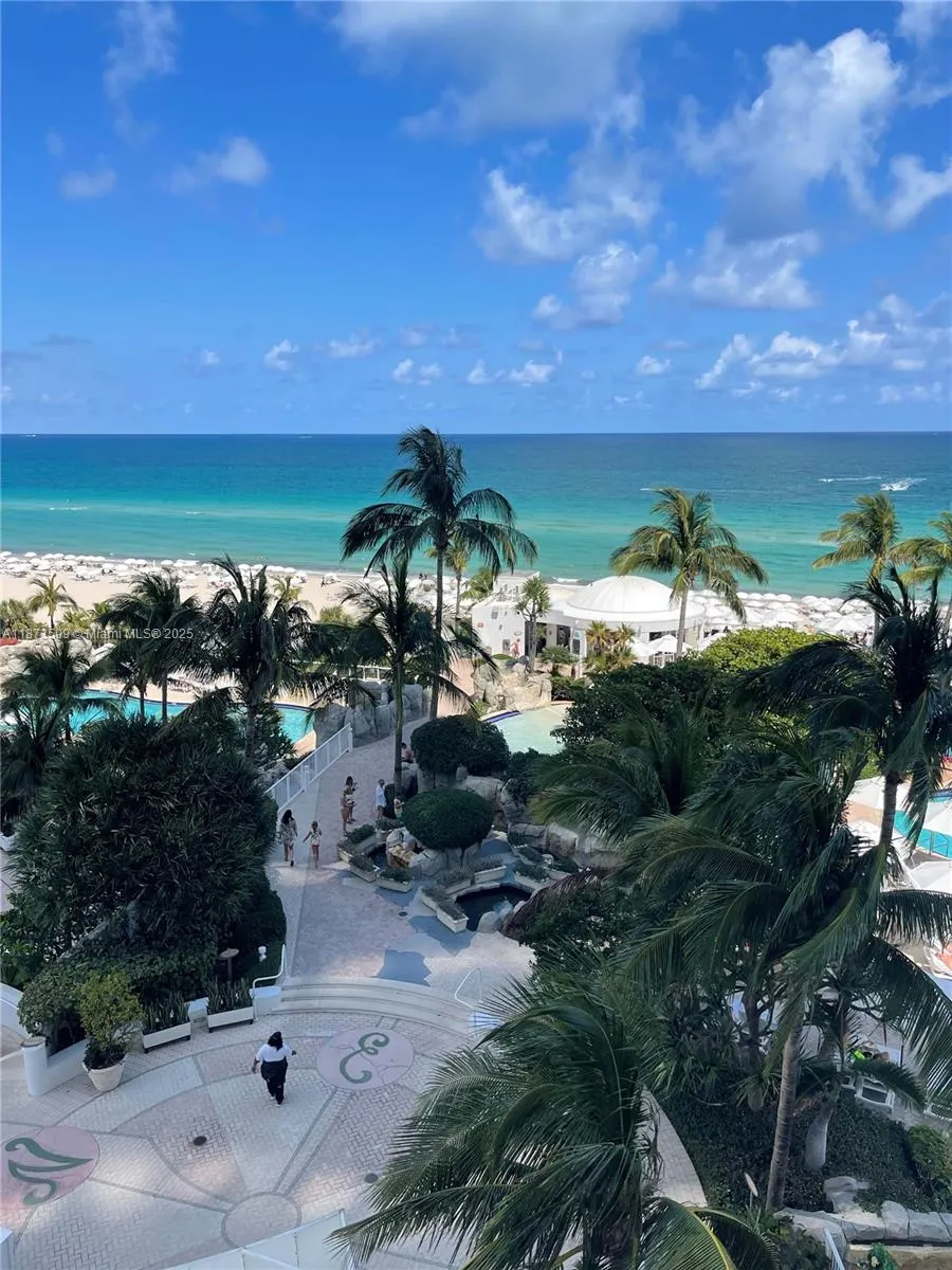 18001 Collins Ave, #907
