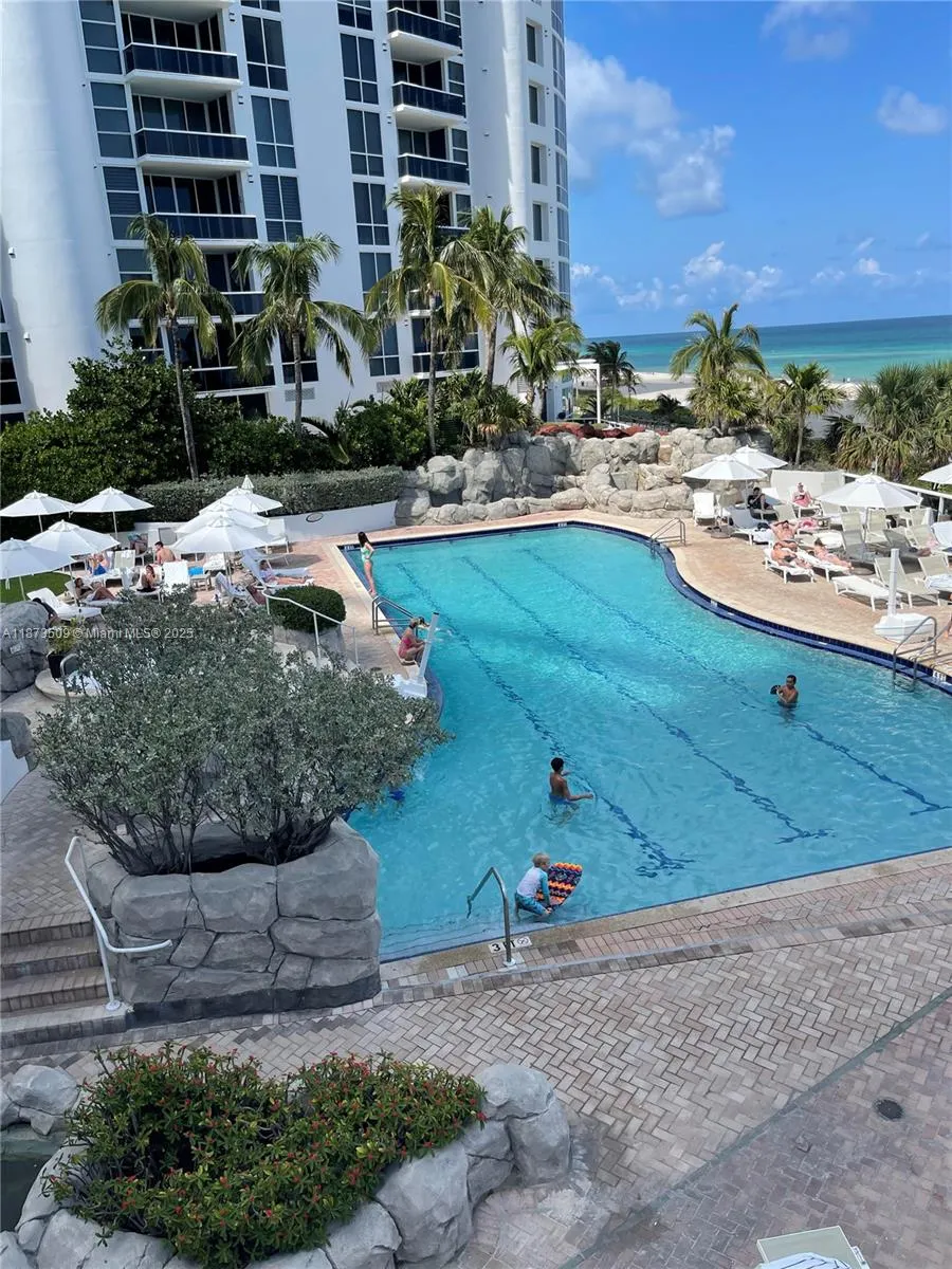 18001 Collins Ave, #907