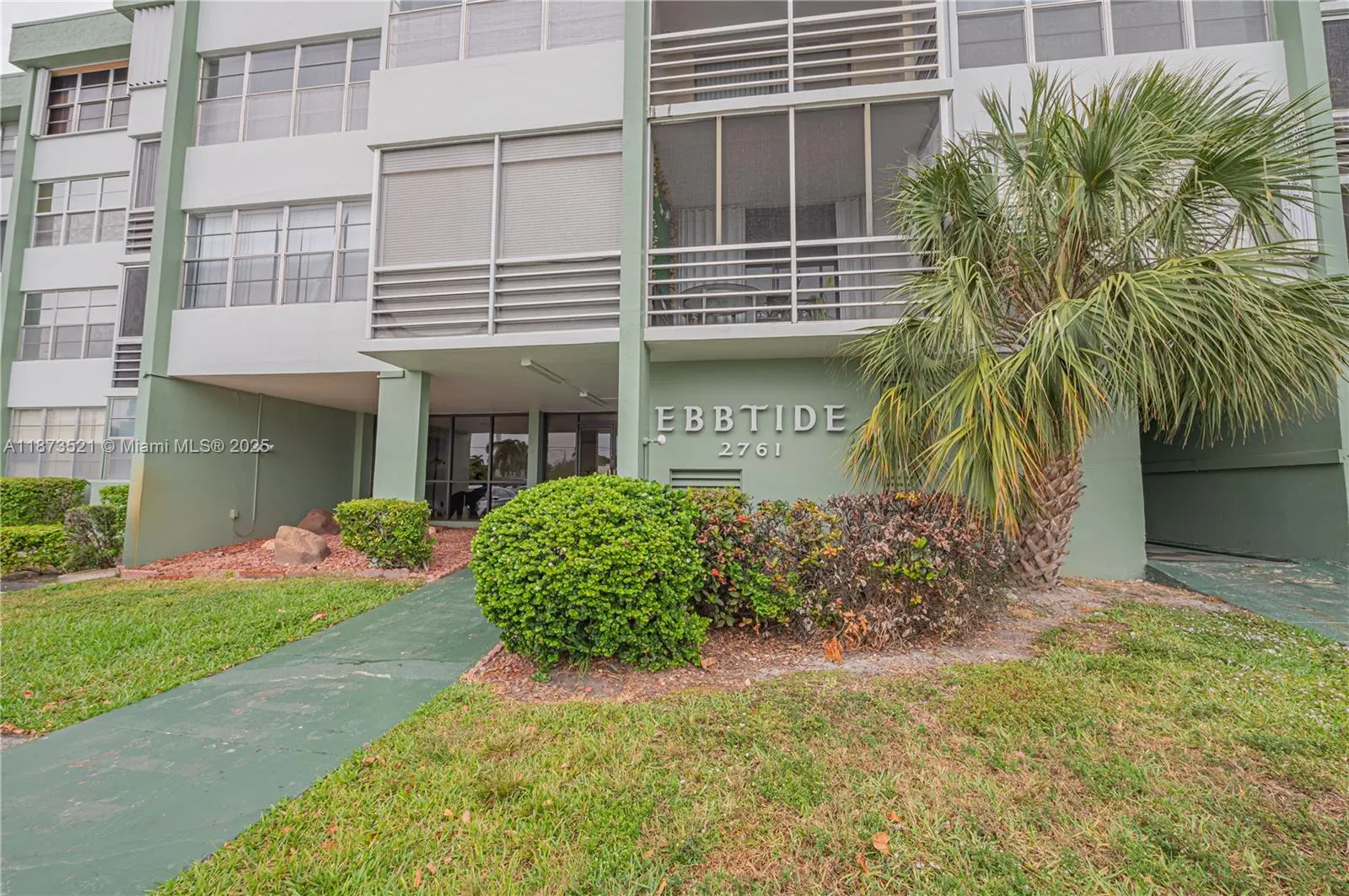 2761 Taft St, #204