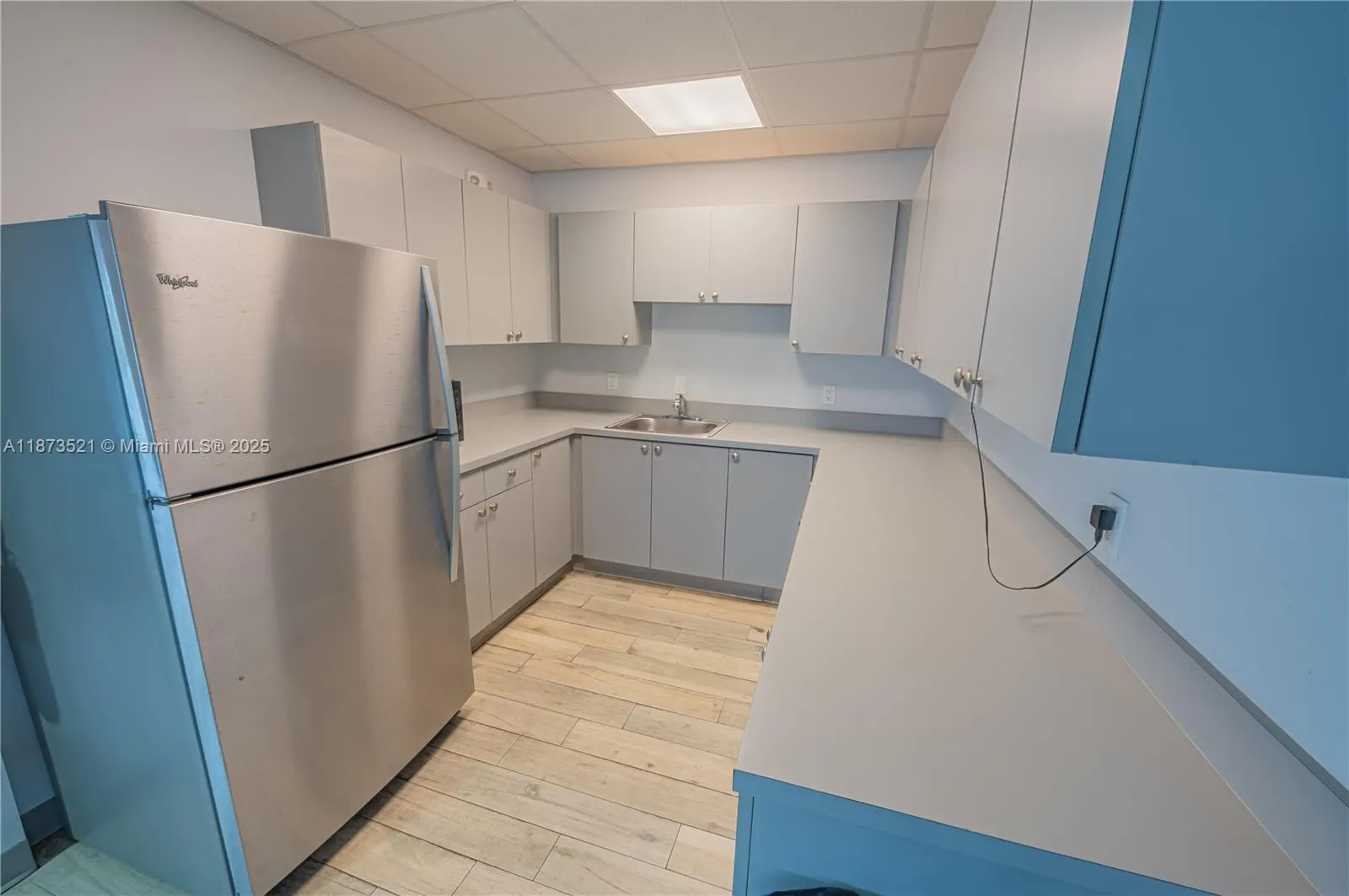2761 Taft St, #204
