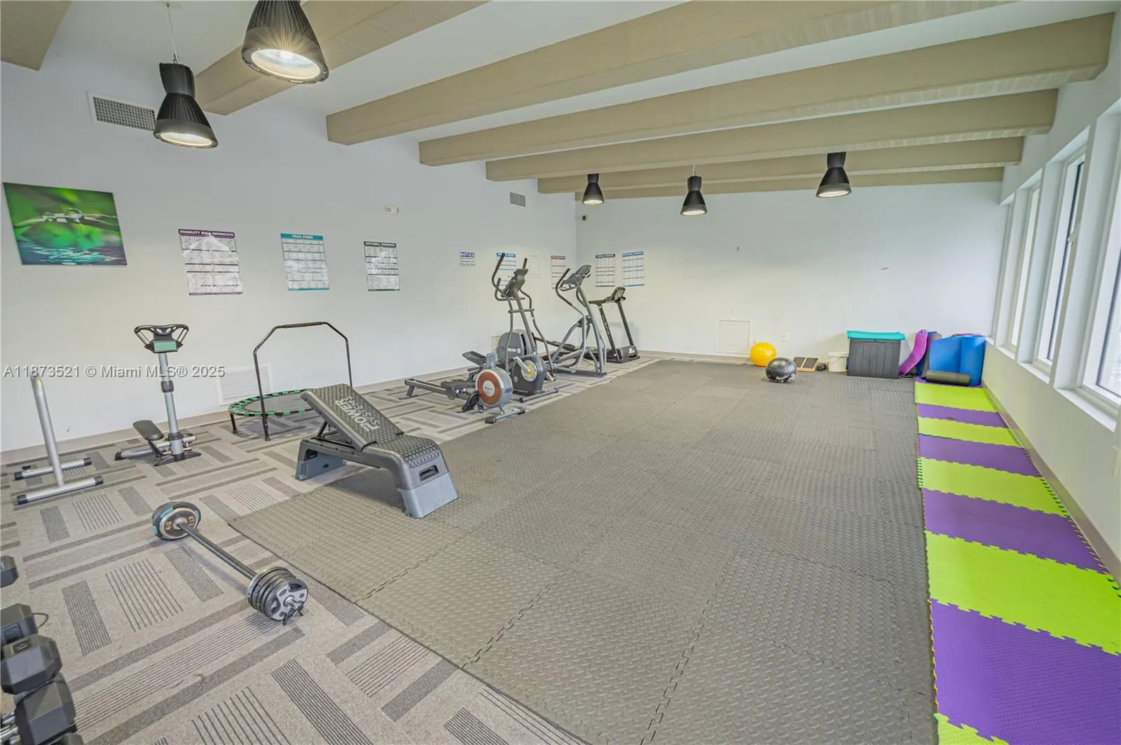 2761 Taft St, #204