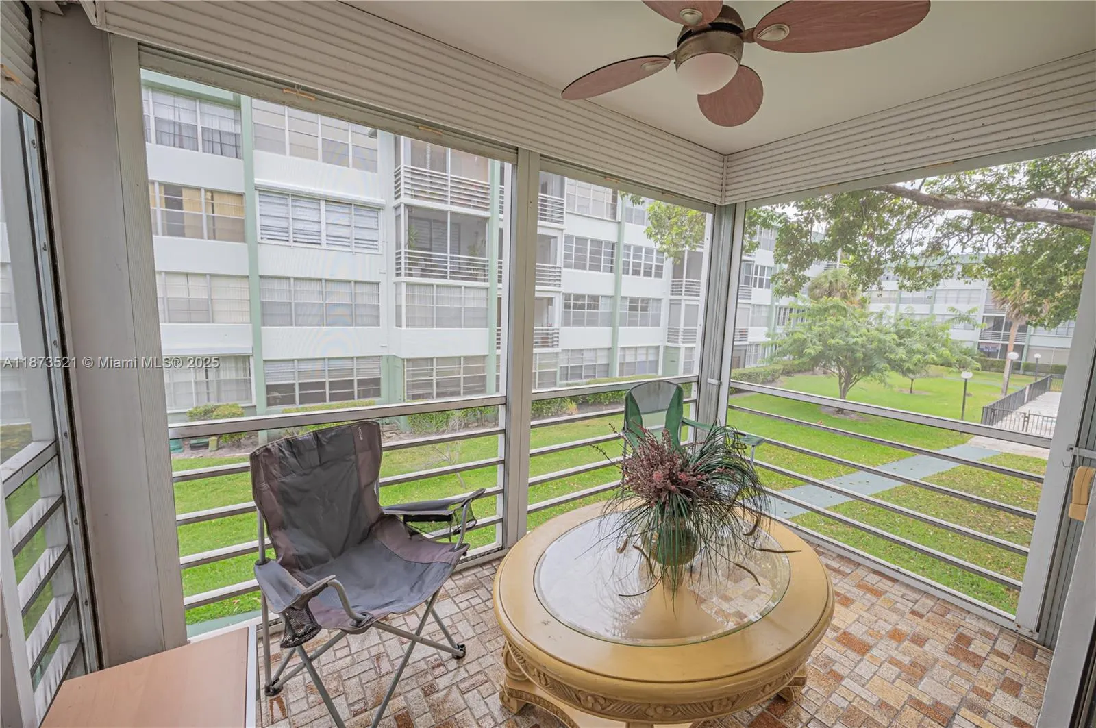 2761 Taft St, #204
