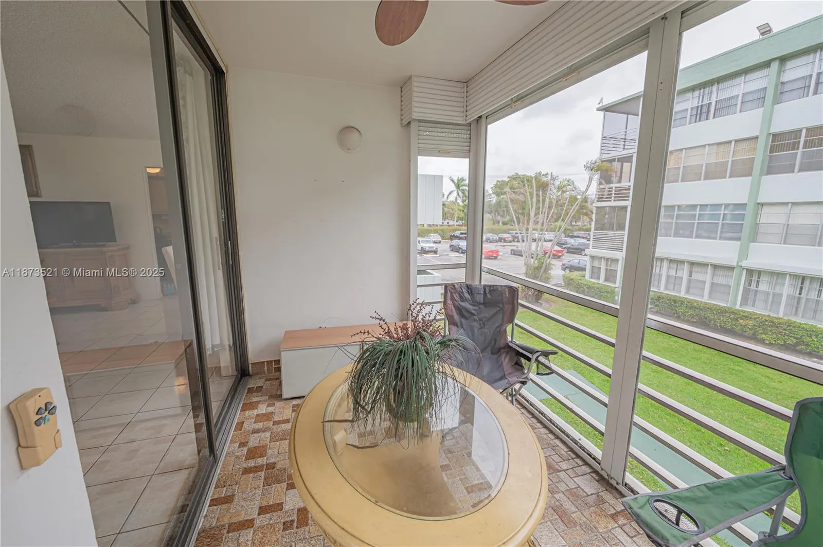 2761 Taft St, #204