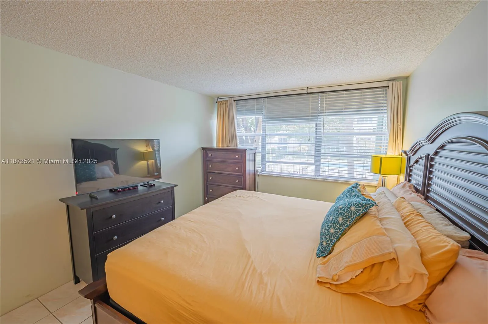 2761 Taft St, #204