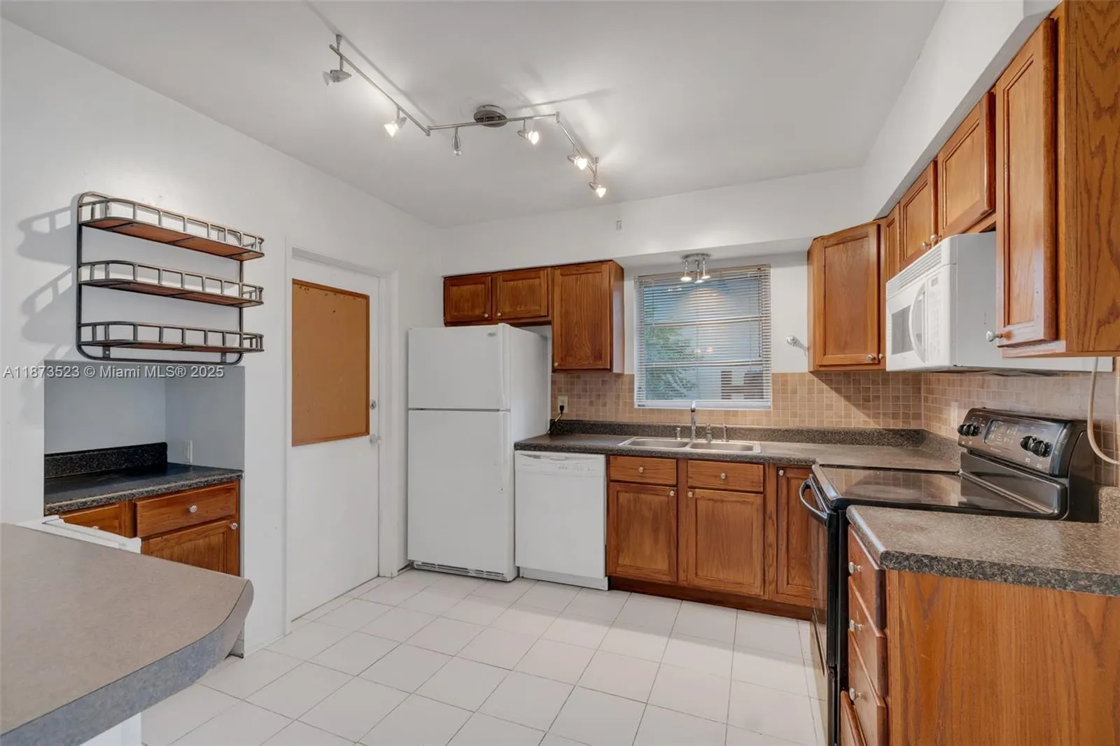 80 NE 48th St