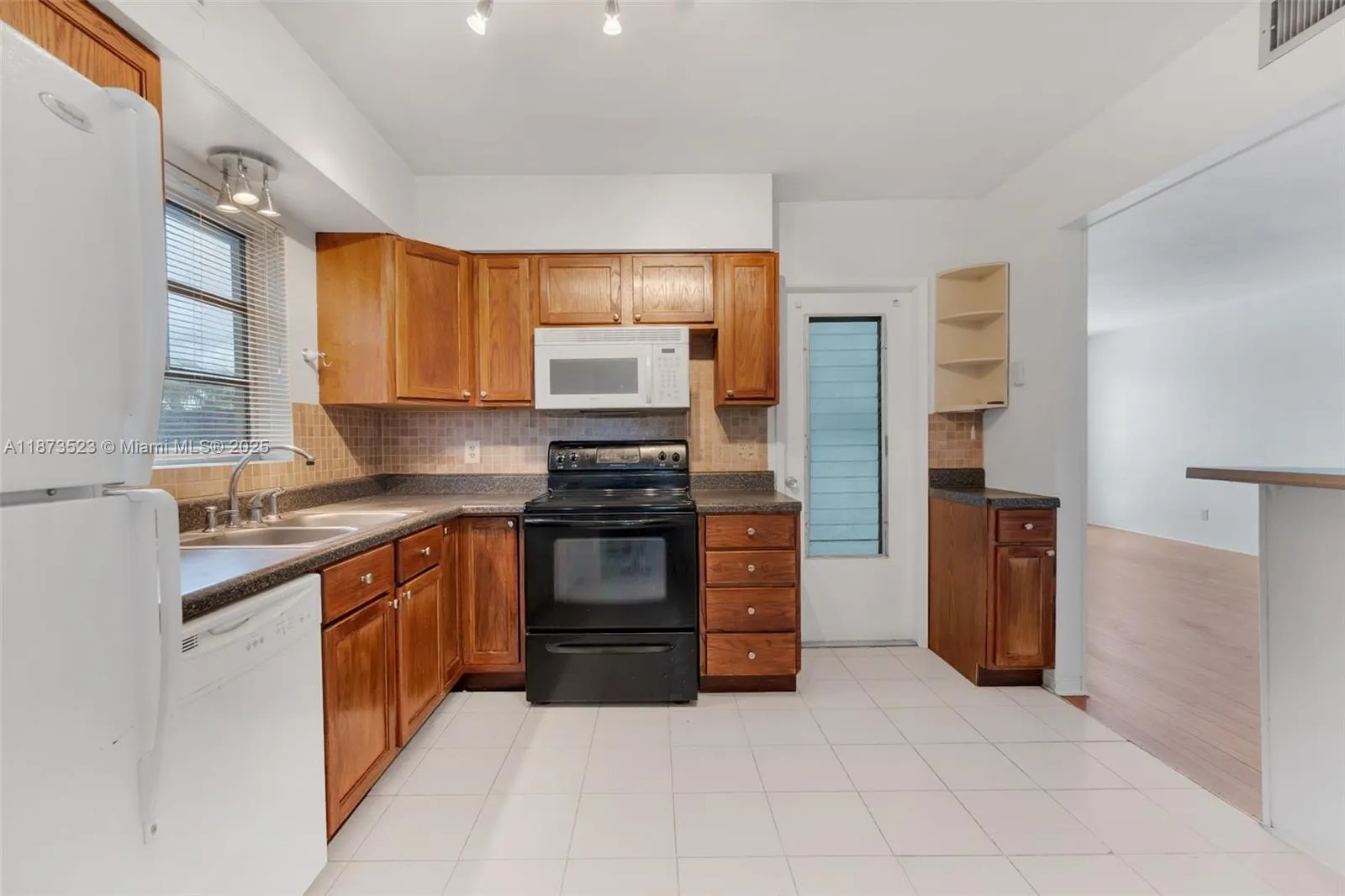 80 NE 48th St