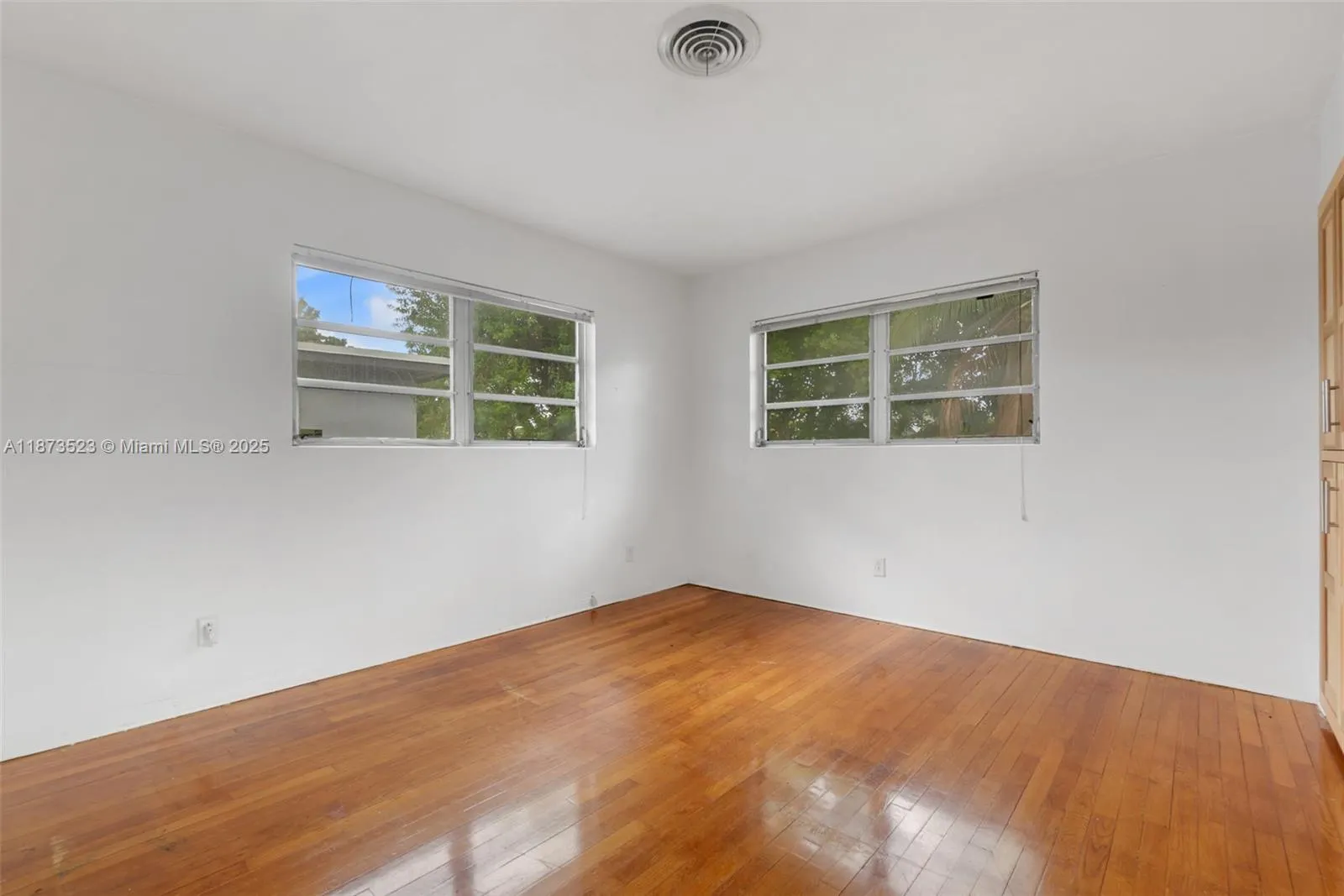 80 NE 48th St