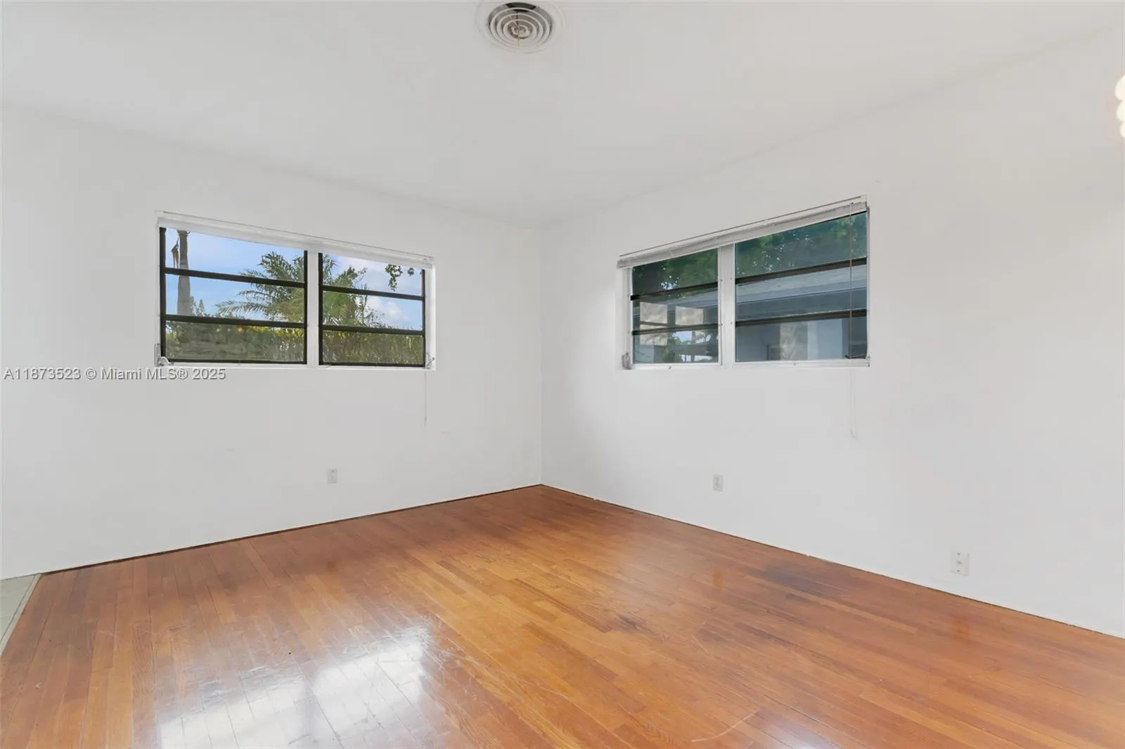 80 NE 48th St