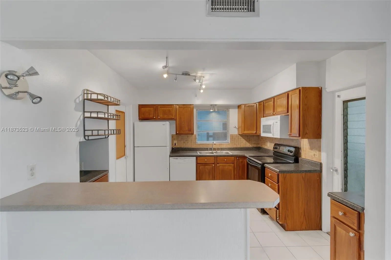 80 NE 48th St