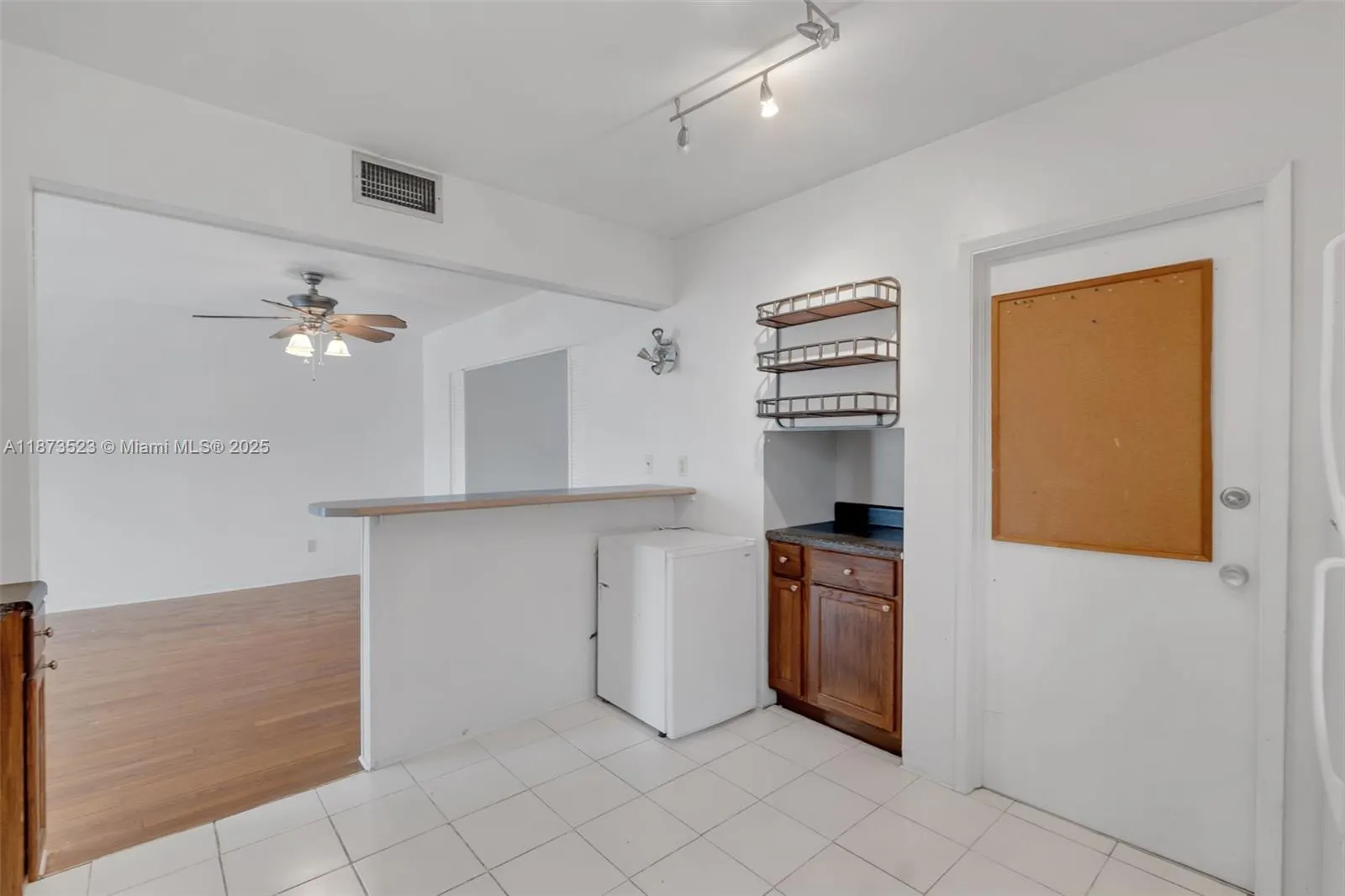 80 NE 48th St