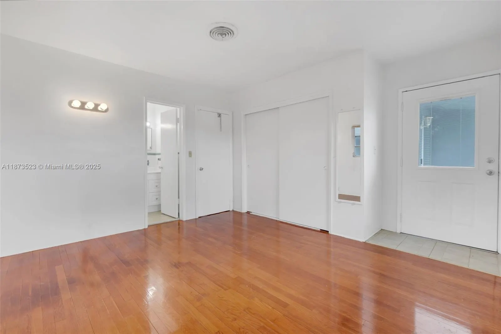 80 NE 48th St