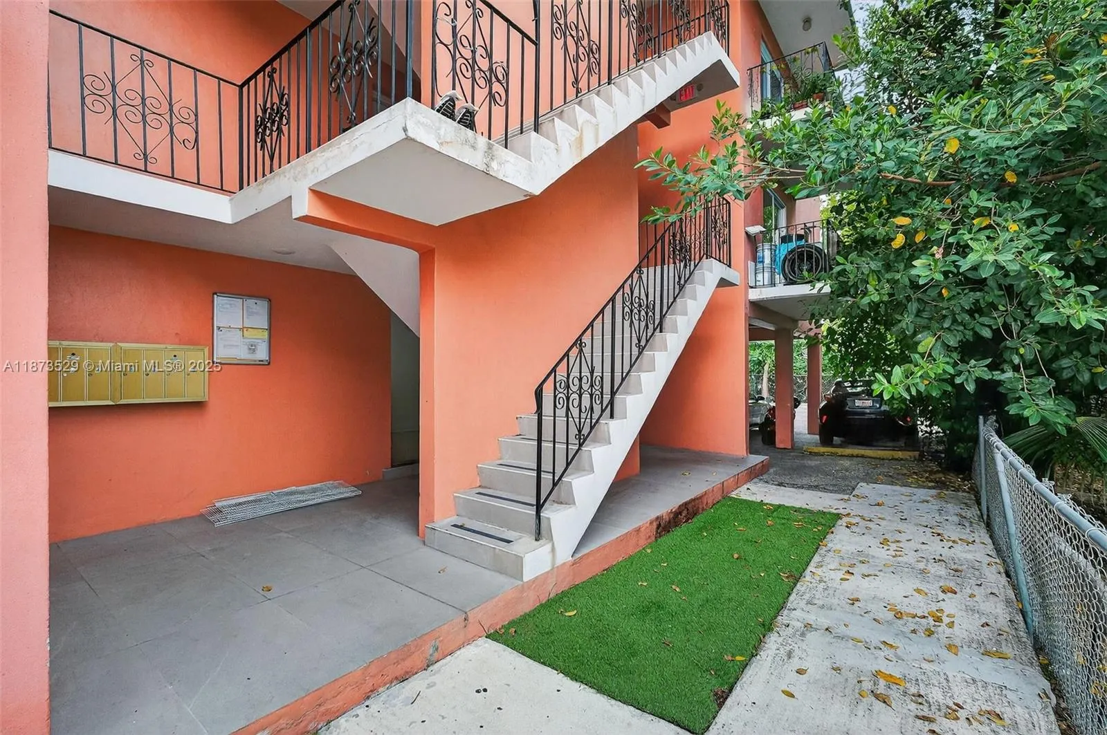 458 SW 9th St, #2