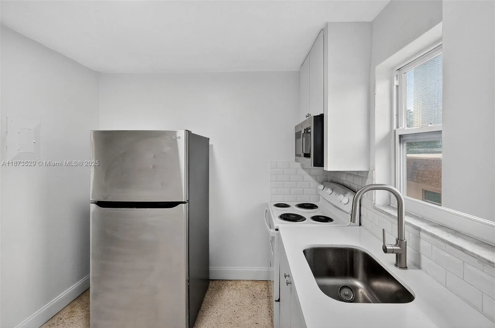 458 SW 9th St, #2