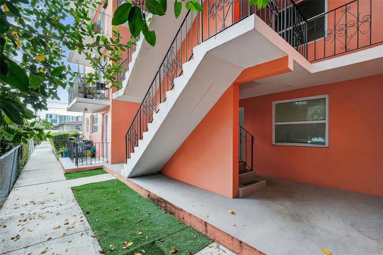 458 SW 9th St, #2