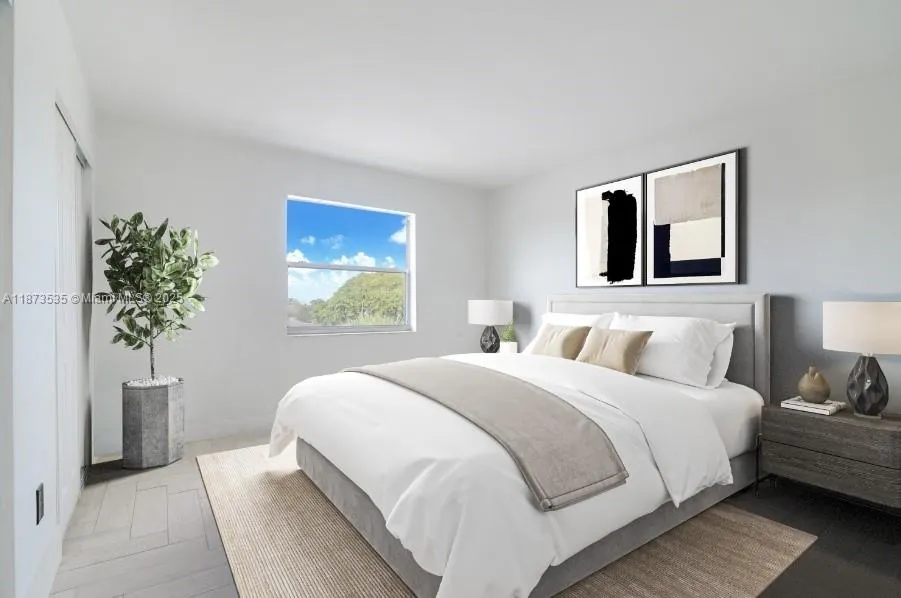 12215 W Dixie Hwy, #204