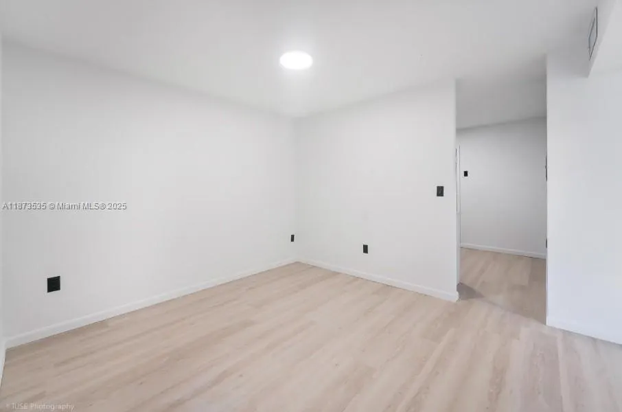 12215 W Dixie Hwy, #204