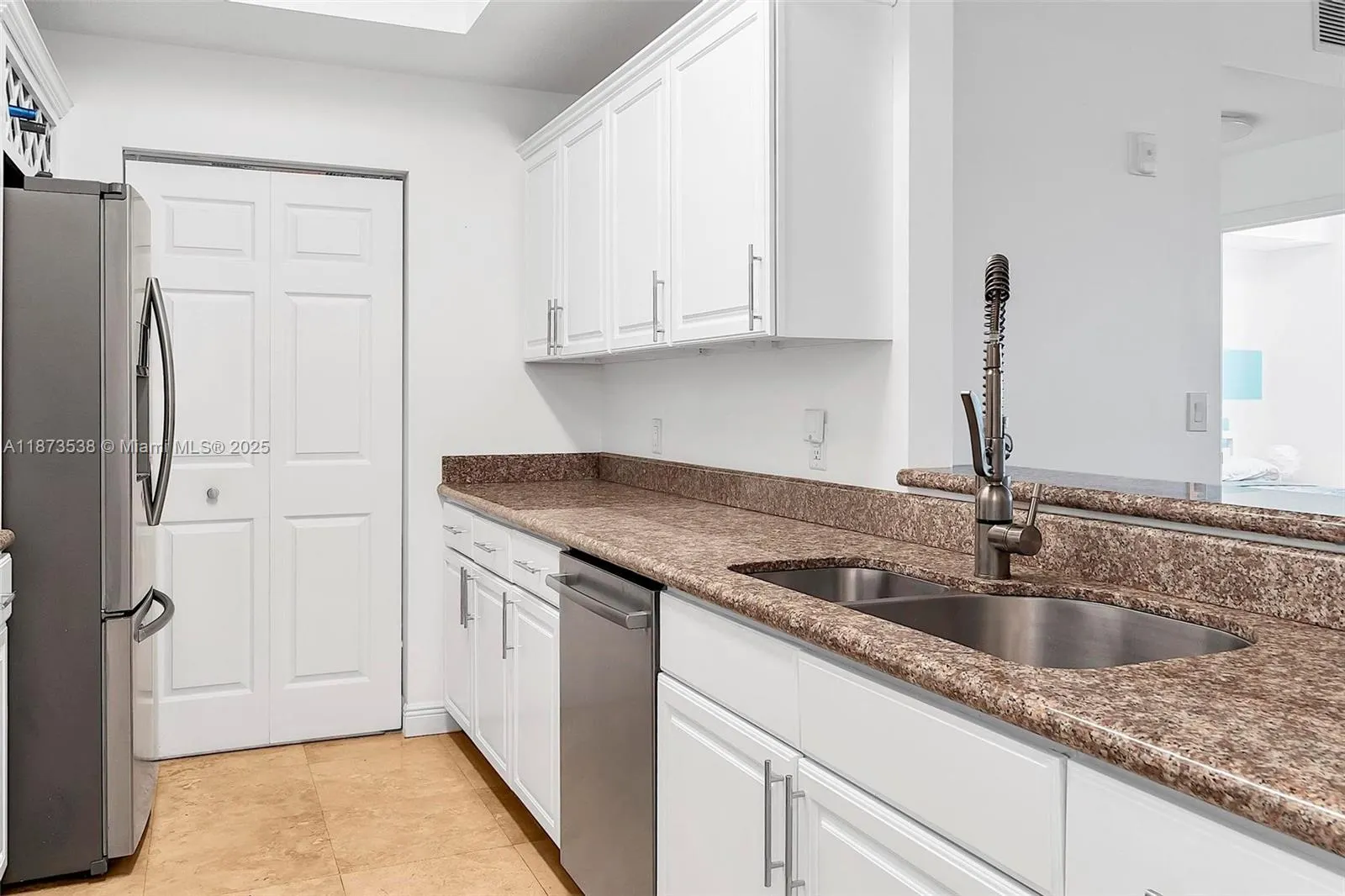 3590 Coral Way, #906