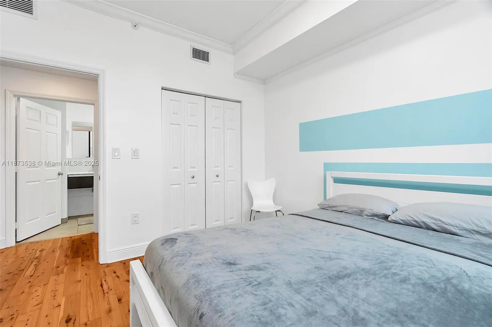3590 Coral Way, #906