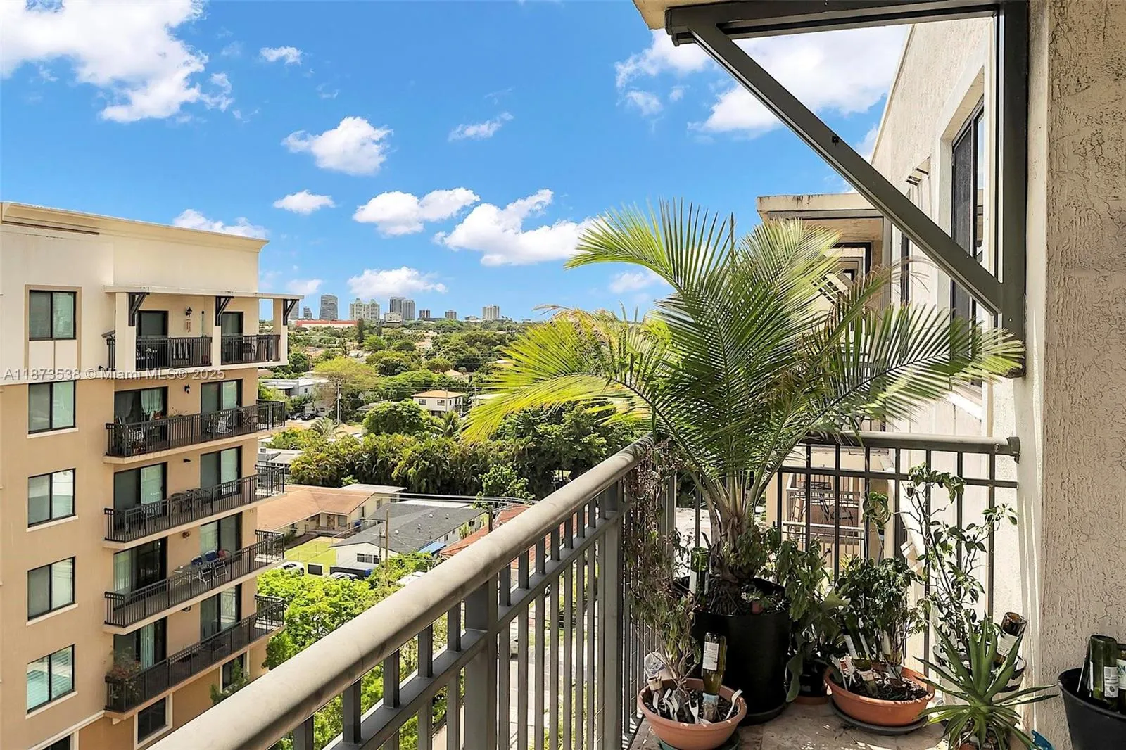 3590 Coral Way, #906
