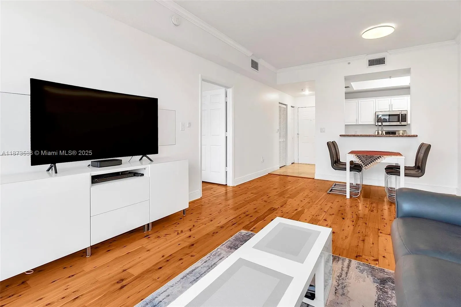 3590 Coral Way, #906