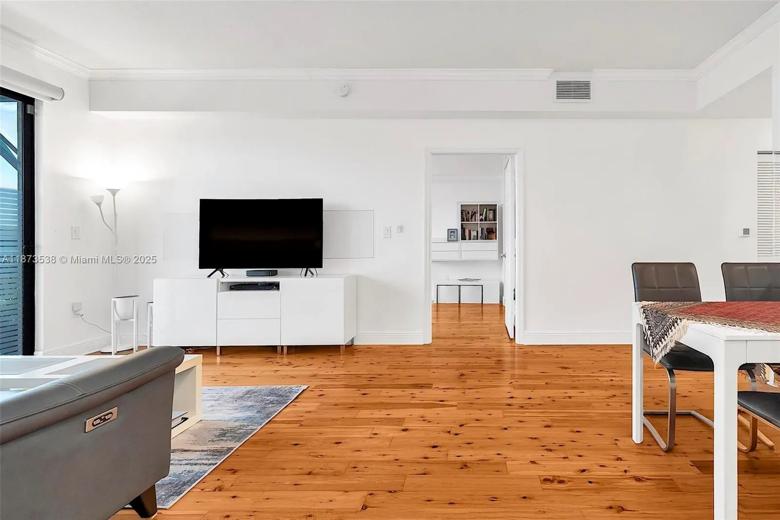 3590 Coral Way, #906